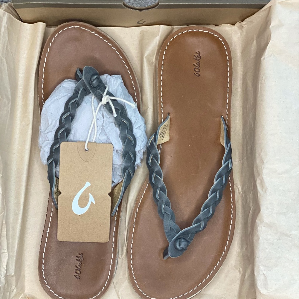 OluKai Kahiko Leather Flips Flops Women’s 10